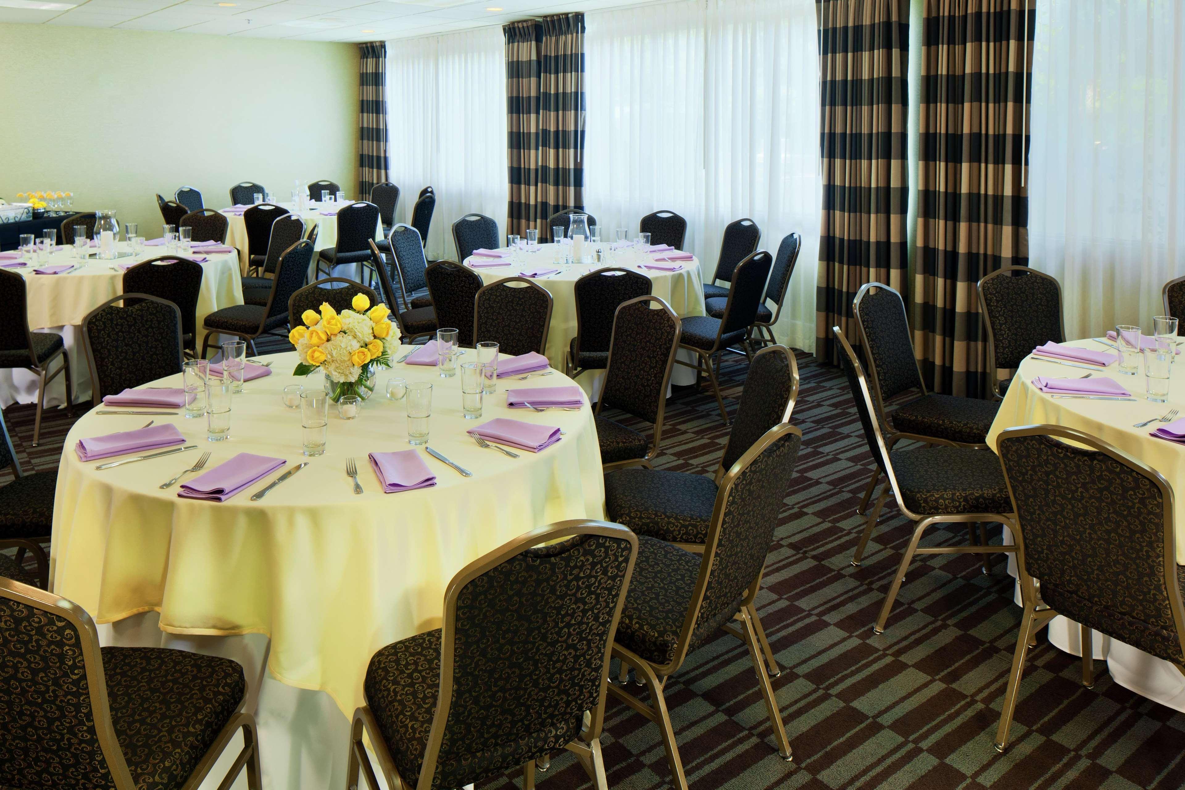 מלון Doubletree By Hilton נורווק מסעדה תמונה
